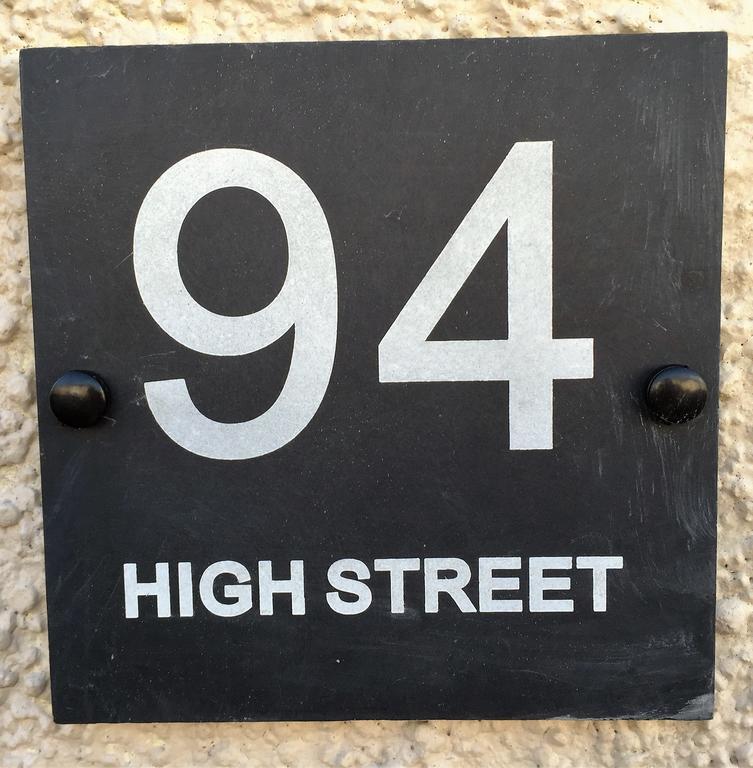 94 High Street Villa Cross Hands Room photo